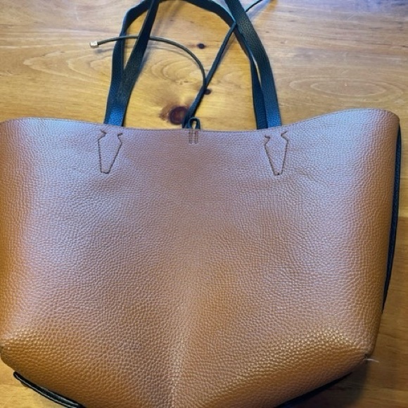 Guess two in one handbag….plus the inside bag is reversible - Picture 14 of 15